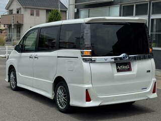 2021 Toyota Voxy III (R80) Рестайлинг, белый, 1510000 рублей, вид 5