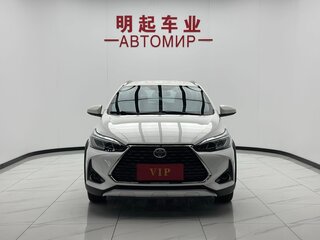 2023 Toyota Yaris L XP150 Рестайлинг, белый, 1510000 рублей, вид 1