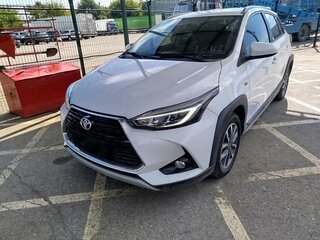 2022 Toyota Yaris IV, белый, 1650000 рублей, вид 1