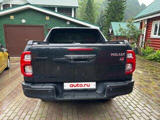 2022 Toyota Hilux VIII Рестайлинг 2, чёрный, 7000000 рублей, вид 2