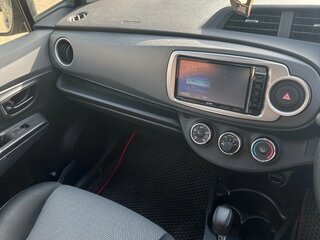 2013 Toyota Vitz III (XP130), чёрный, 665000 рублей, вид 4