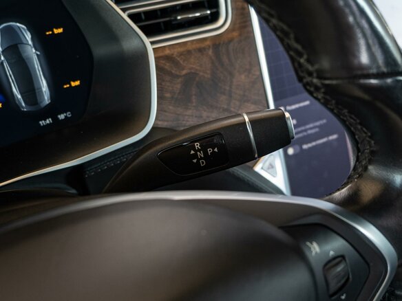 2017 Tesla Model S 75D I Рестайлинг, серый, 3250000 рублей - вид 19