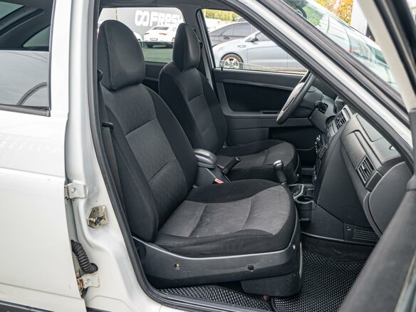 2014 Lada (ВАЗ) Priora I Рестайлинг, белый, 500000 рублей - вид 7