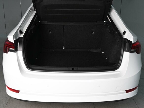 2021 Skoda Octavia IV (A8), белый, 2385000 рублей - вид 18