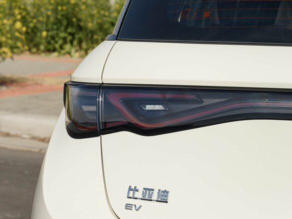 2025 BYD Dolphin 45.12 kWh I Рестайлинг, бежевый, 1426000 рублей - вид 14