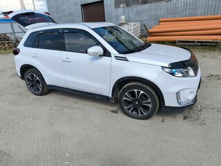 2021 Suzuki Vitara MHEV II Рестайлинг, белый, 3000000 рублей, вид 4
