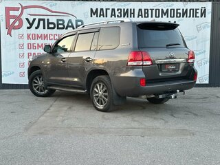 2011 Toyota Land Cruiser 200 Series, серый, 3302000 рублей, вид 4