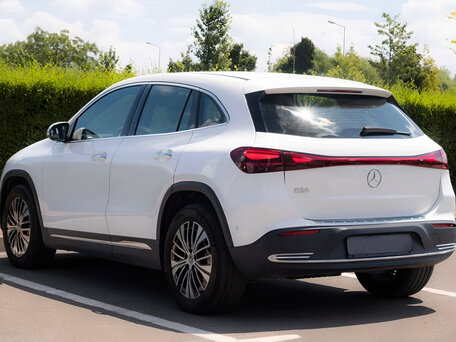 2024 Mercedes-Benz EQA 260 I Рестайлинг, белый, 3620843 рублей, вид 4