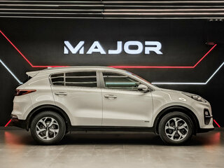 2021 Kia Sportage IV Рестайлинг, белый, 2270000 рублей, вид 4