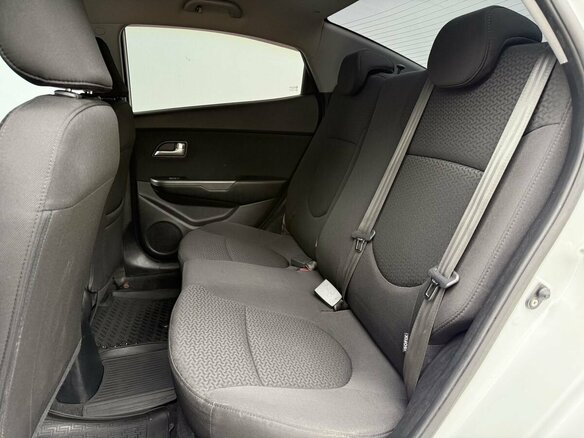 2014 Kia Rio 6-speed III, белый, 750000 рублей - вид 10