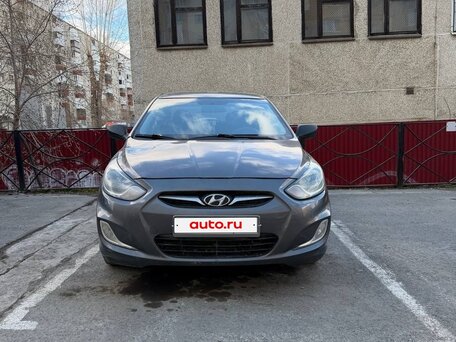 2012 Hyundai Solaris I, серебристый, 350000 рублей, вид 3
