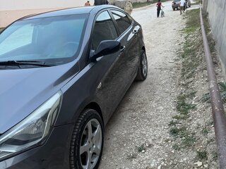 2015 Hyundai Solaris I Рестайлинг, серый, 620000 рублей, вид 4