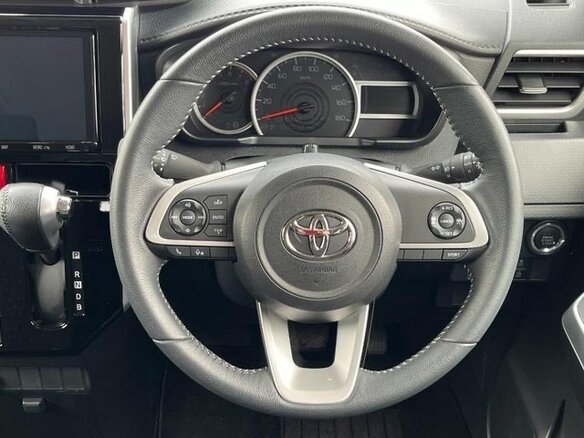 2022 Toyota Roomy I Рестайлинг, чёрный, 900000 рублей - вид 9
