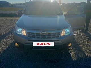 2011 Subaru Forester III Рестайлинг, серебристый, 1350000 рублей, вид 3