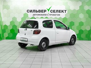 2003 Toyota Vitz I (P10), белый, 290000 рублей, вид 2