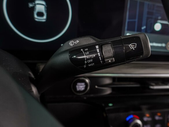 2024 Kia K5 III Рестайлинг, белый, 4509000 рублей - вид 25
