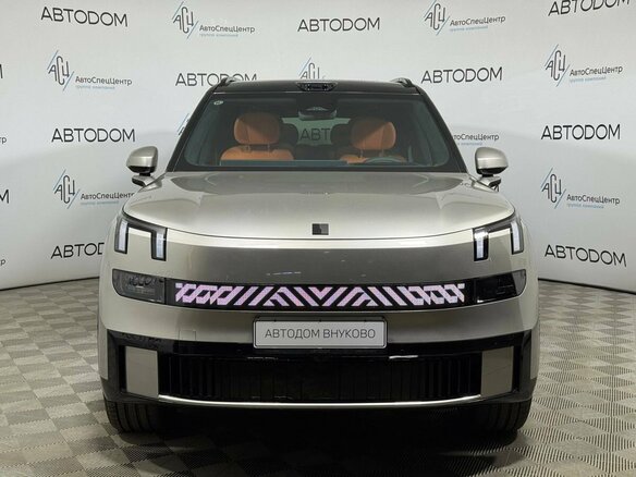 2025 Lynk & Co 900, серебристый - вид 2