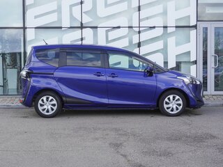 2022 Toyota Sienta II Рестайлинг, синий, 1676000 рублей, вид 5