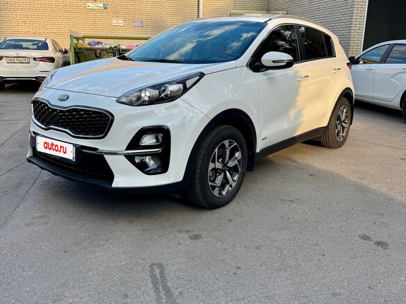 2018 Kia Sportage IV Рестайлинг, белый, 2260000 рублей - вид 2