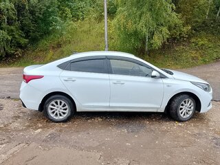 2018 Hyundai Solaris II, белый, 750000 рублей, вид 4