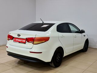 2016 Kia Rio III Рестайлинг, белый, 695000 рублей, вид 4