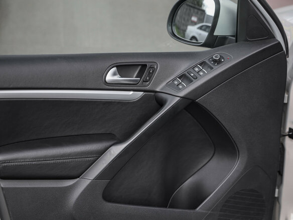 2016 Volkswagen Tiguan I Рестайлинг, серебристый - вид 19