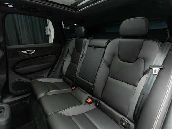 2026 Volvo XC60 II Рестайлинг 2, чёрный, 5990000 рублей - вид 30