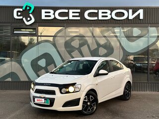 2014 Chevrolet Aveo II, белый, 730000 рублей, вид 1