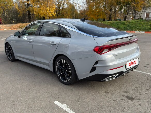 2021 Kia K5 III, серый, 2400000 рублей - вид 4