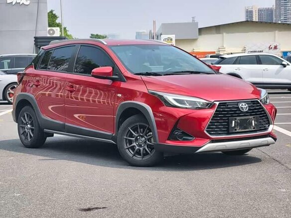 2022 Toyota Yaris L X XP150 Рестайлинг, красный - вид 2