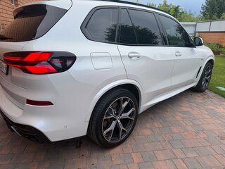 2021 BMW X5 30d IV (G05/G18), белый, 8900000 рублей, вид 3