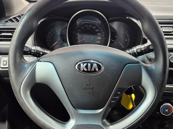 2017 Kia Rio III Рестайлинг, серебристый, 820000 рублей - вид 13