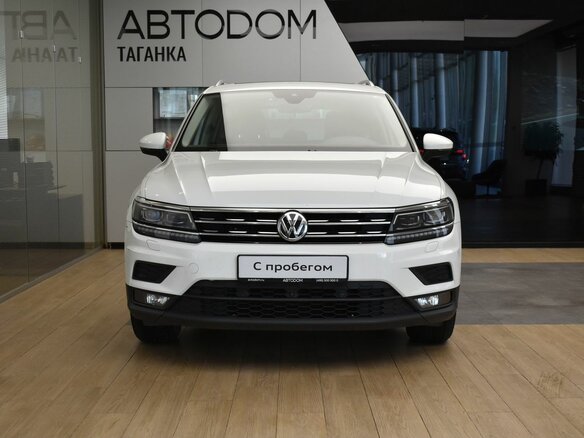 2019 Volkswagen Tiguan II, белый - вид 2