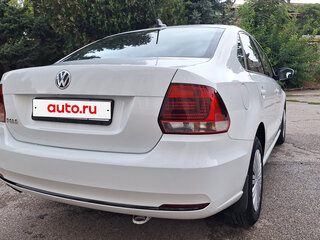 2017 Volkswagen Polo V Рестайлинг, белый, 1000000 рублей, вид 4