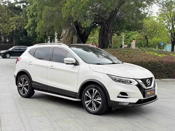 2023 Nissan Qashqai II Рестайлинг, белый, 1520000 рублей - вид 2