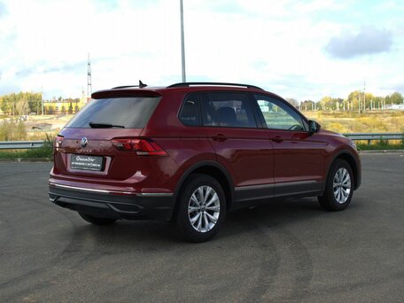 2021 Volkswagen Tiguan II Рестайлинг, красный, 1945000 рублей, вид 5