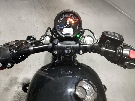 2026 Triumph Bonneville Bobber, чёрный, 1900000 рублей, вид 4