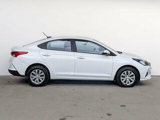 2022 Hyundai Solaris II Рестайлинг, белый, 1550000 рублей, вид 4