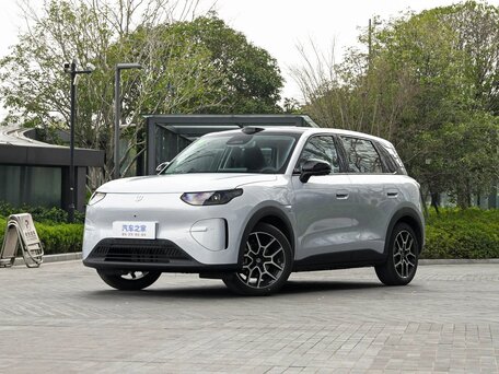 2026 Leapmotor A10 53 kWh, серебристый, 2190000 рублей, вид 3