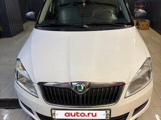2011 Skoda Fabia II Рестайлинг, белый, 480000 рублей, вид 2