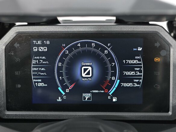 2023 Yamaha TMAX, чёрный - вид 8
