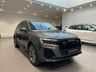 2024 Audi Q7 45 TFSI II (4M) Рестайлинг 2, серый, 9500000 рублей, вид 3