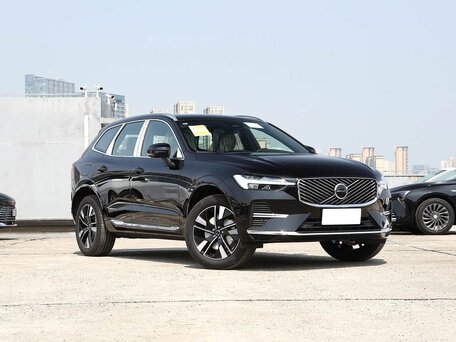 2025 Volvo XC60 II Рестайлинг 2, чёрный, 6105003 рублей, вид 3