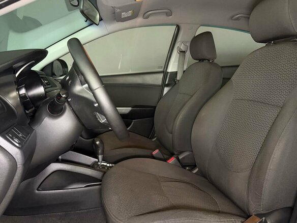 2013 Kia Rio 4-speed III, серый, 930000 рублей - вид 5