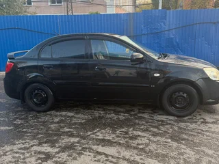 2011 Kia Rio II Рестайлинг, чёрный, 550000 рублей, вид 4