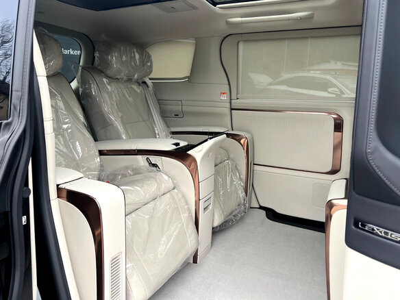 2026 Lexus LM 350h II, чёрный, 16200000 рублей - вид 12