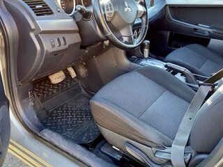 2010 Mitsubishi Lancer X, бежевый, 750000 рублей, вид 3
