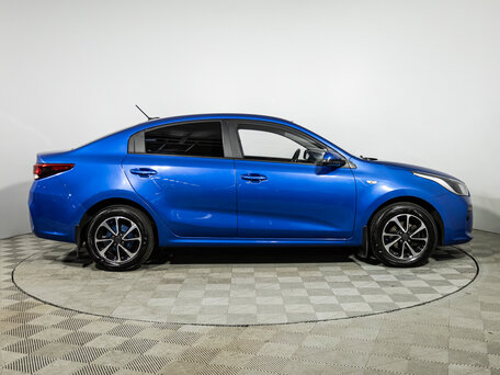 2020 Kia Rio IV, синий, 1579777 рублей, вид 4