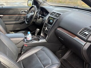 2017 Ford Explorer V Рестайлинг, серый, 2490000 рублей, вид 4