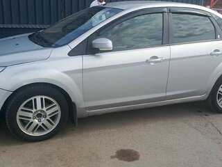 2009 Ford Focus II Рестайлинг, серебристый, 550000 рублей, вид 1